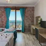 Oda ve Kahvaltı Cunda Bal 3*