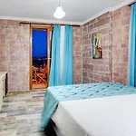 Cunda Bal Oda ve Kahvaltı Ayvalı