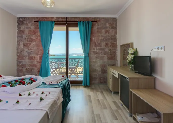 Cunda Bal Couette-café 3*